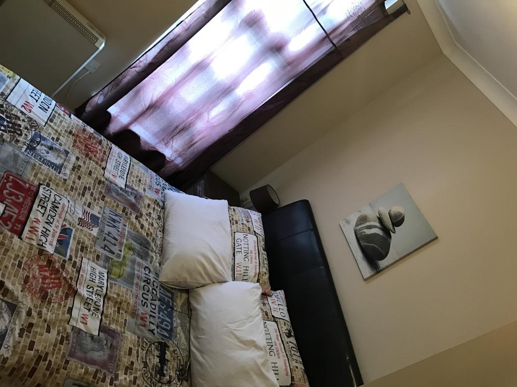 Charlesmere Gardems 런던 외부 사진
